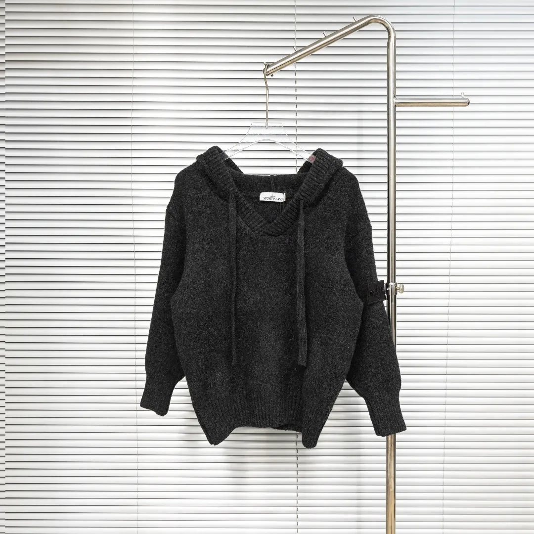 P330 top version (different currencies) Style: Stone Island STONE LSLAND high weight knitted wool V-neck hooded sweater Color: Picture color Size: M-XXXL Fabric: Blended Accessories: Full set of customized accessories No gender distinction, same style for men and women